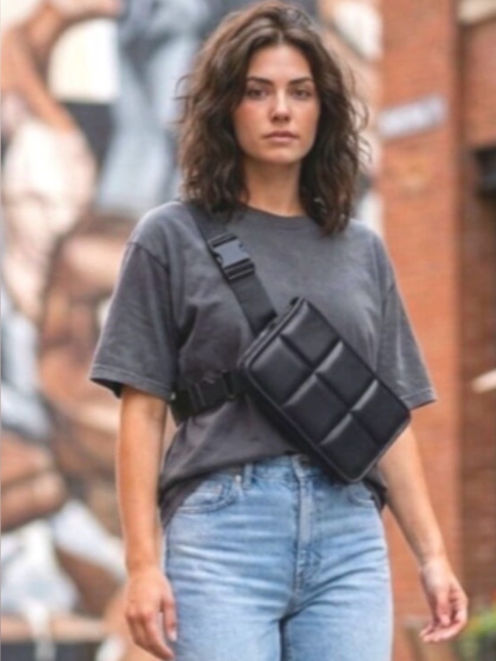 #AmandaUprichard #BeltBag #Stylish #QuiltedLeather #NylonStyle #Chic #Classy